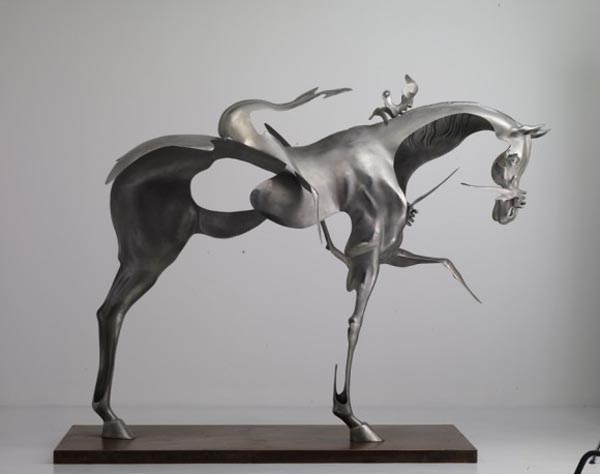 Horse-Sculpture-by-Unmask-436563.jpg